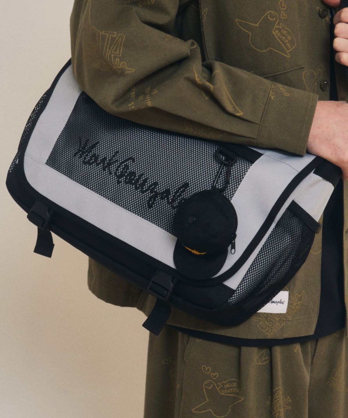 마크곤잘레스(MARK GONZALES) Mesh Messenger Bag - GREY