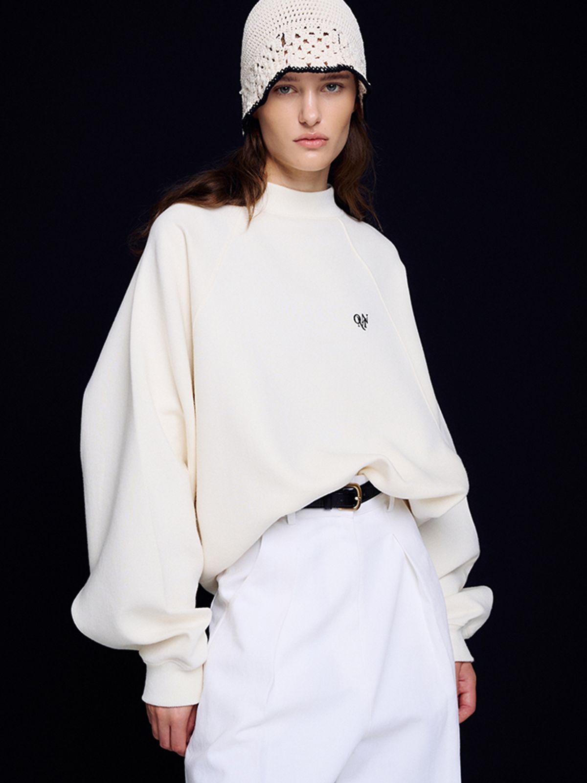 위메농(OUI MAIS NON) Mockneck raglan sweatshirt