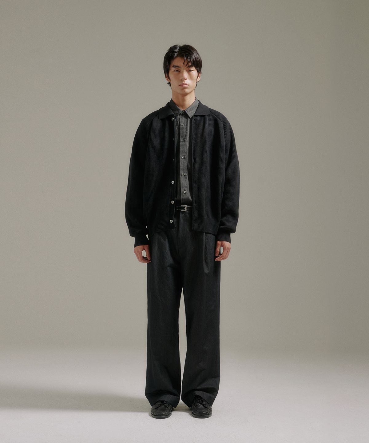 블랭크룸(BLANKROOM) 래글런 카라 카디건_BLACK