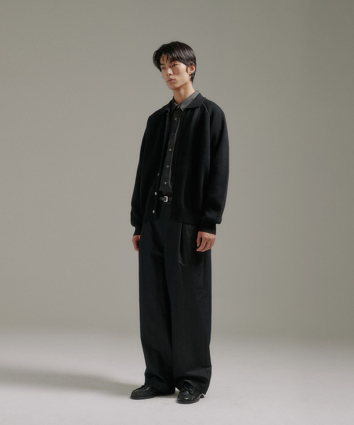 블랭크룸(BLANKROOM) 래글런 카라 카디건_BLACK