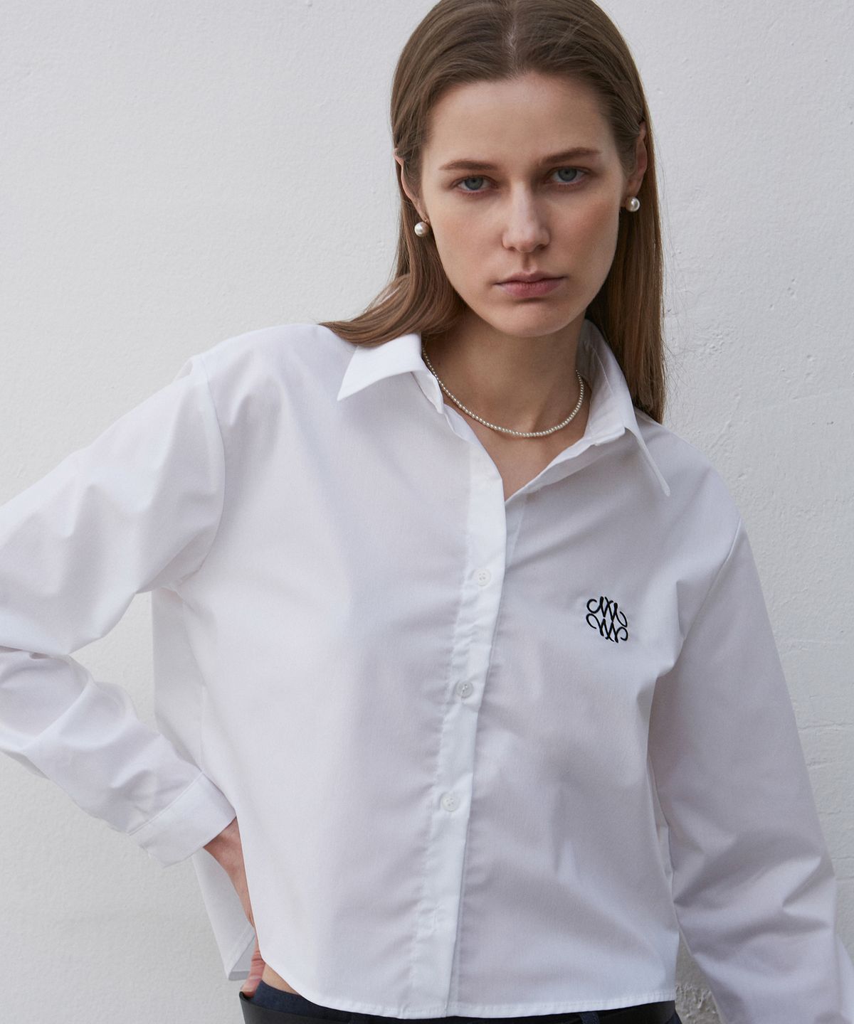 닉앤니콜(NICK&NICOLE) NICOLE MINIMAL SEMI CROP SHIRT_WHITE