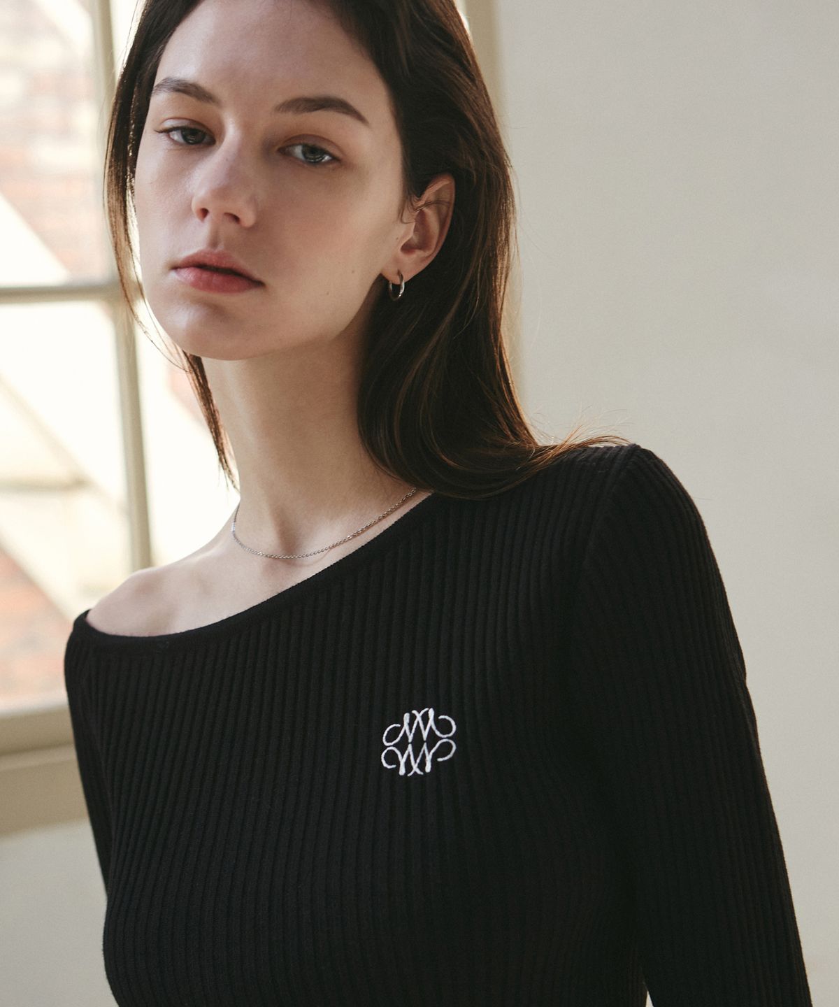 닉앤니콜(NICK&NICOLE) NICOLE SHOULDER RIBBED KNIT_BLACK