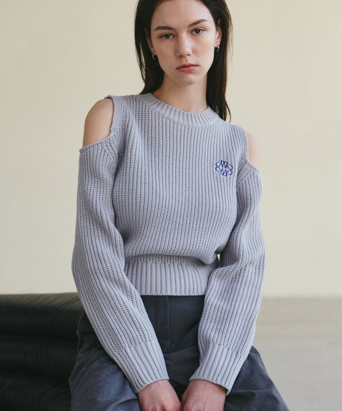 닉앤니콜(NICK&NICOLE) SIGNATURE CUT OUT CREW NECK KNIT_SKY BLUE