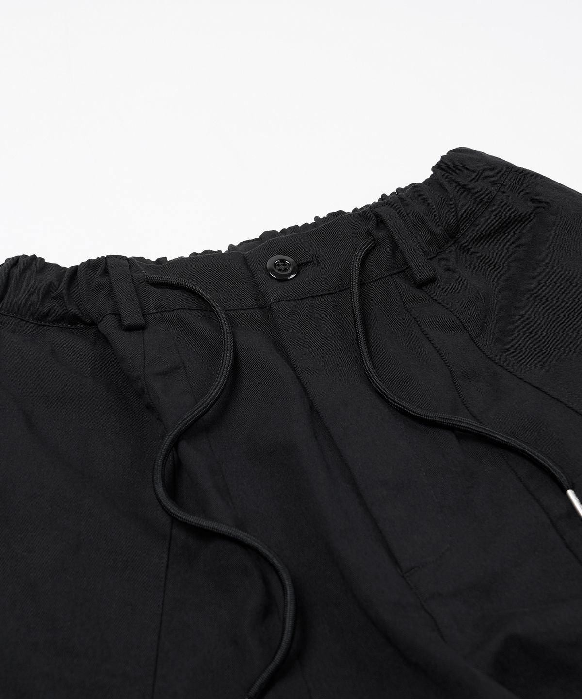 프리즘웍스(FRIZMWORKS) TWILL CARGO BALLOON PANTS _ BLACK