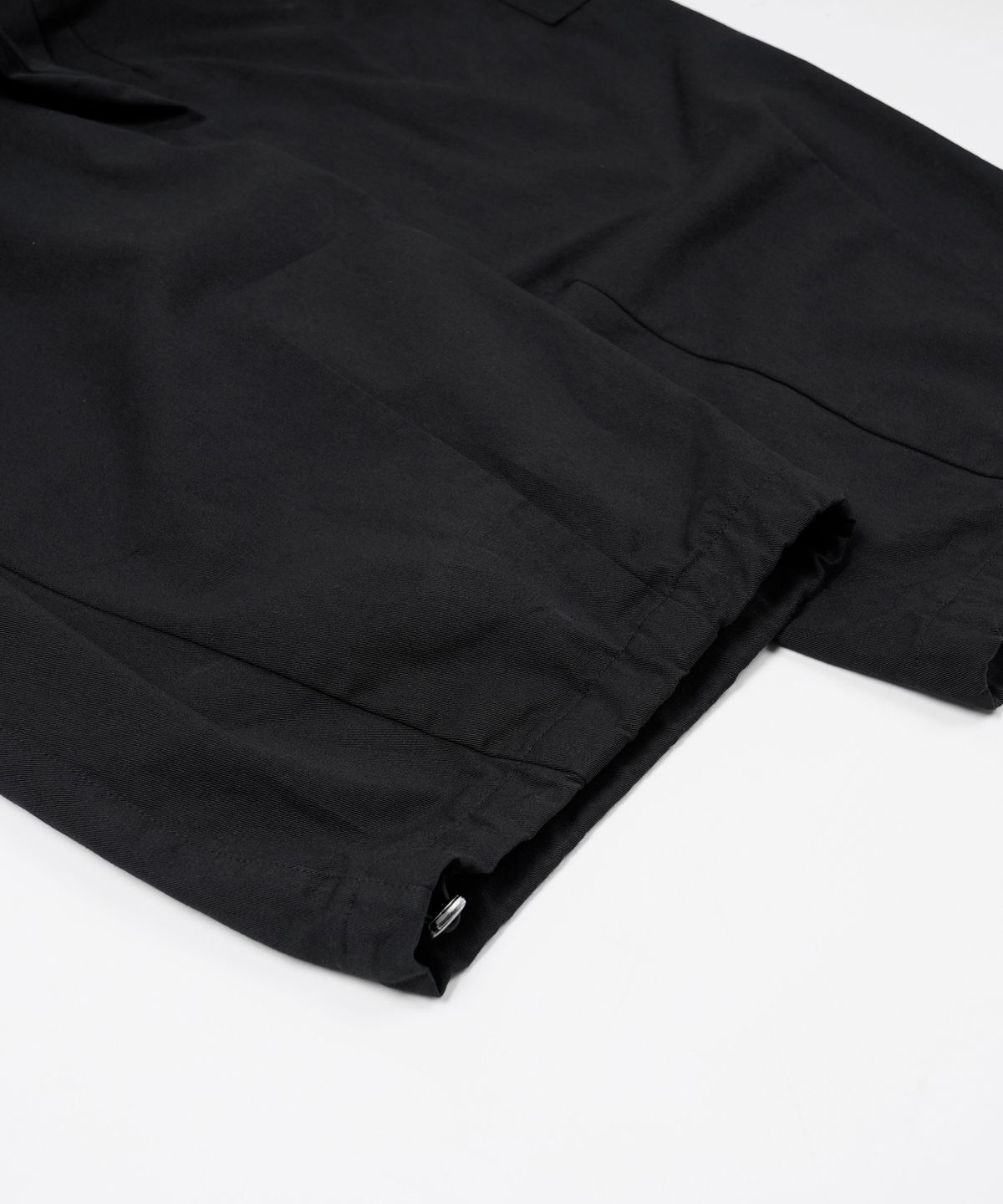 프리즘웍스(FRIZMWORKS) TWILL CARGO BALLOON PANTS _ BLACK