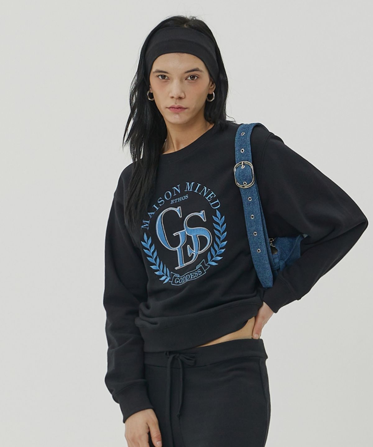메종미네드(MAISON MINED) (W) EMBROIDERY COTTON SWEATSHIRT - BLACK
