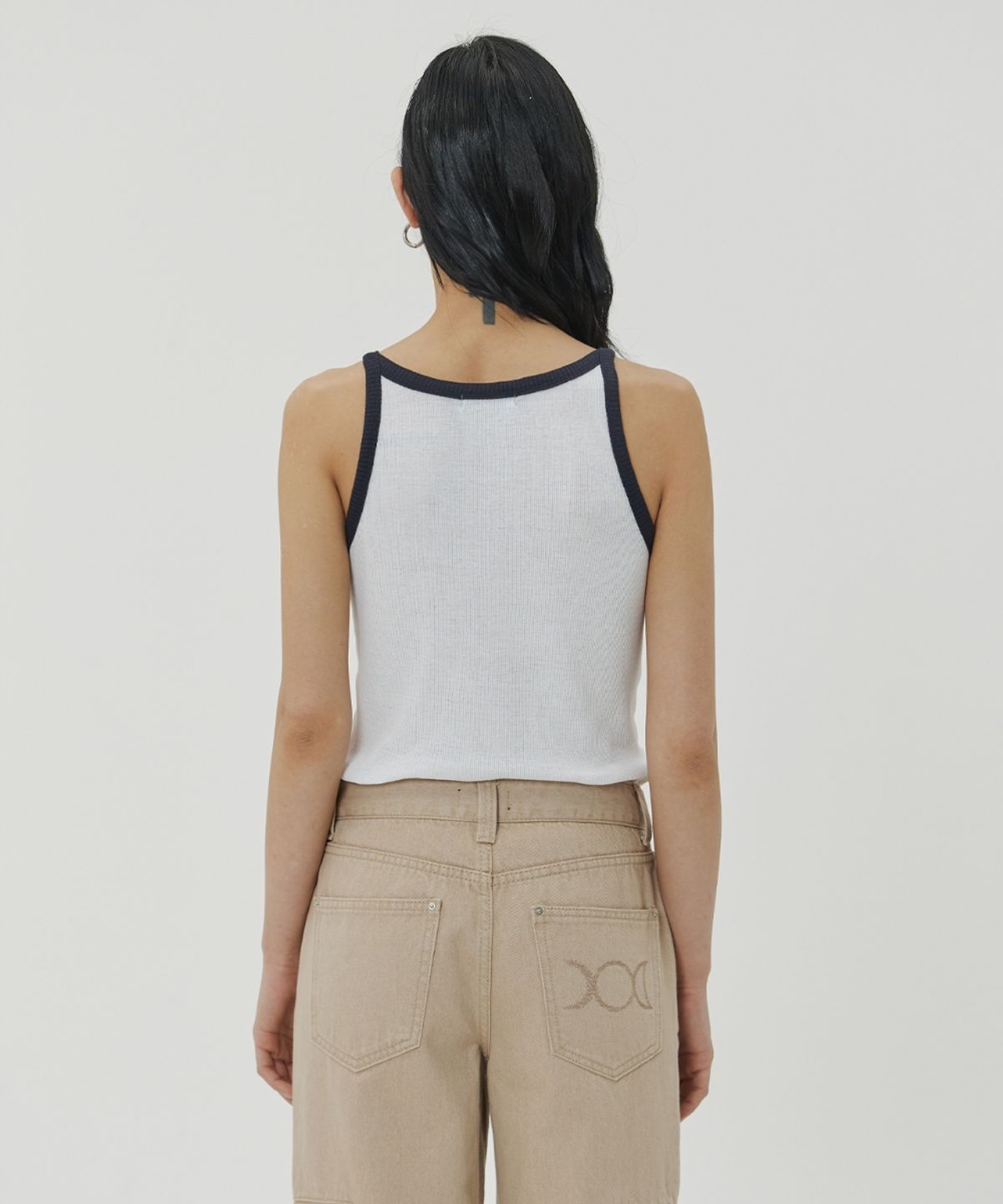 메종미네드(MAISON MINED) (W) LOGO GOLGI SLEEVELESS TOP - WHITE