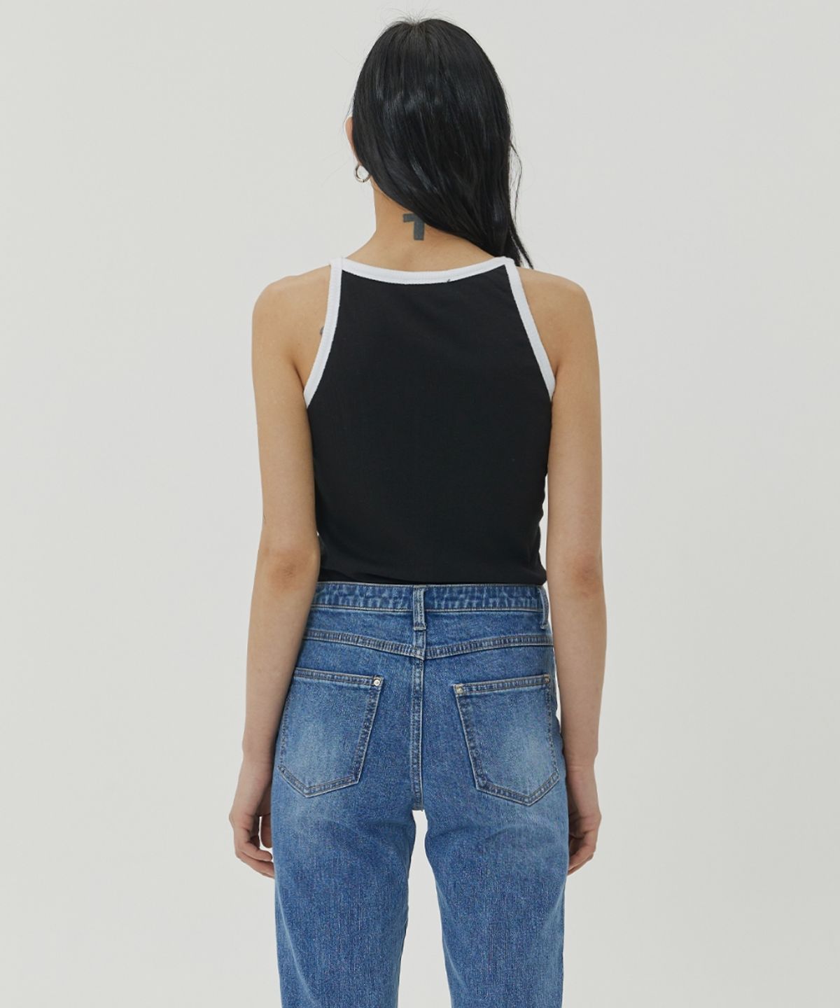 메종미네드(MAISON MINED) (W) LOGO GOLGI SLEEVELESS TOP - BLACK