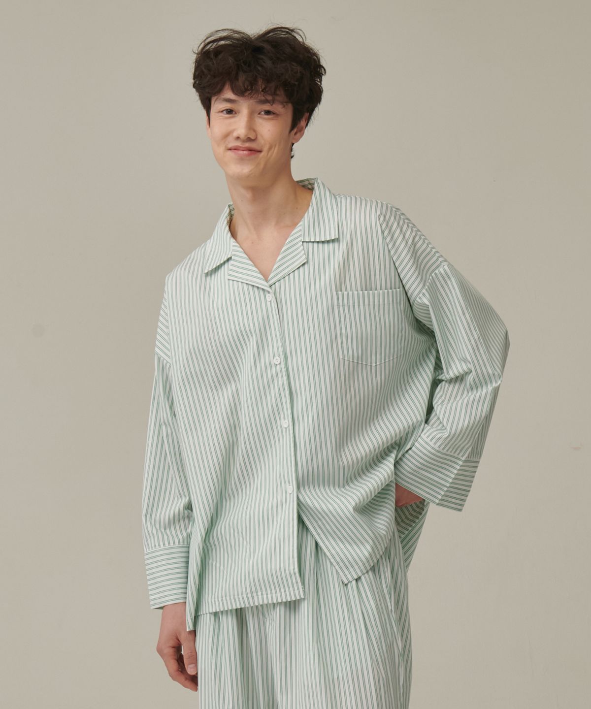오끼뜨(OGGITT) (uni)도미토리 펜슬 스트라이프 파자마 그린