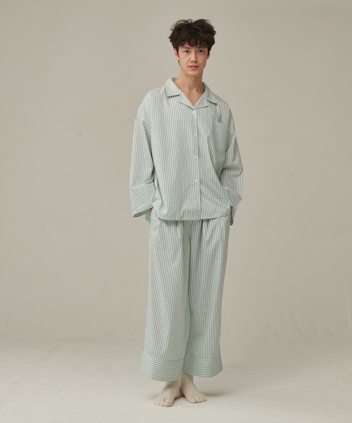 오끼뜨(OGGITT) (uni)도미토리 펜슬 스트라이프 파자마 그린
