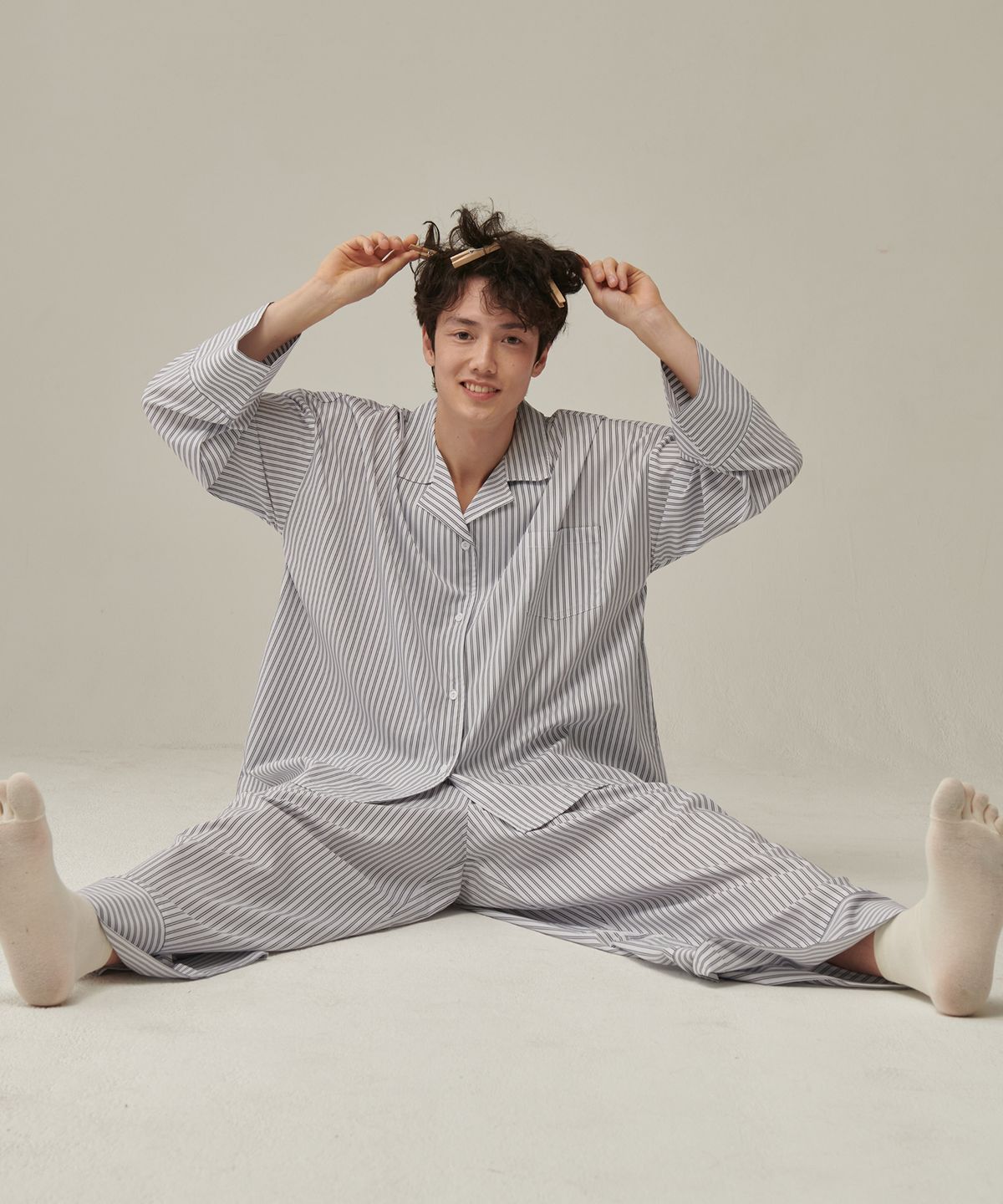 오끼뜨(OGGITT) (uni)도미토리 펜슬 스트라이프 파자마 블랙