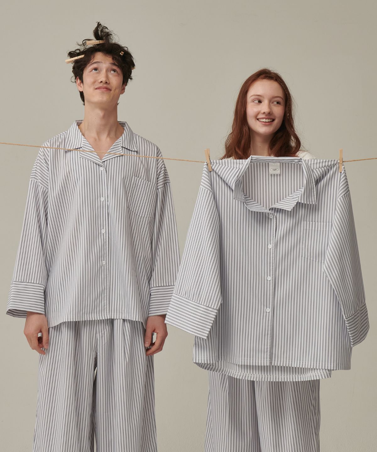 오끼뜨(OGGITT) (uni)도미토리 펜슬 스트라이프 파자마 블랙