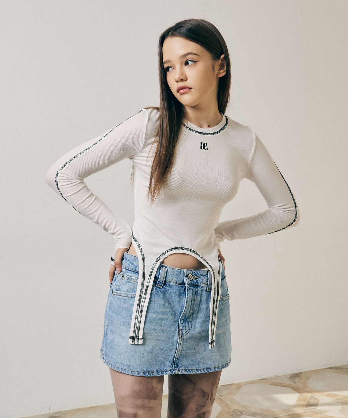 아트스피크하우스(ART SPEAK HOUSE) BODY SHAPE LONG SLEEVE_WHITE