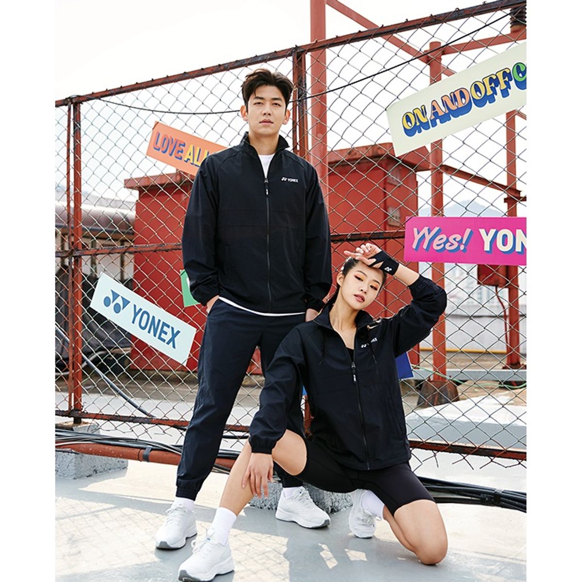 요넥스(YONEX) 231JJ004U 블랙 공용 실버 로고 포인트 트레이닝 자켓