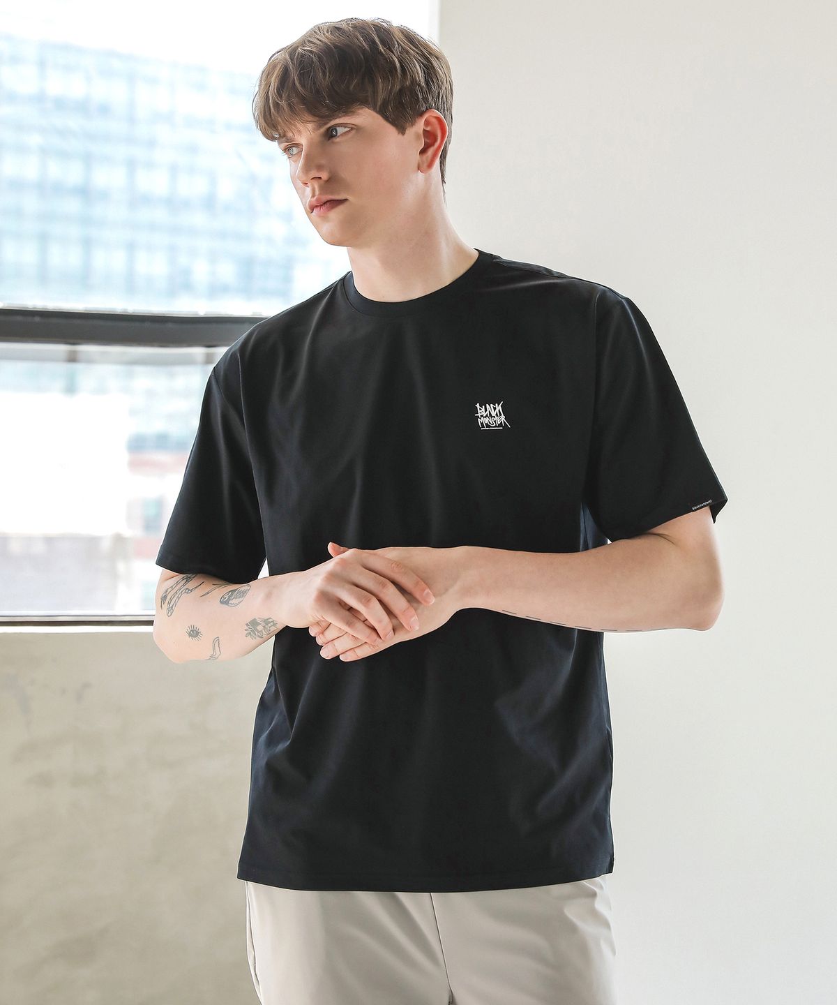 블랙몬스터핏(BLACK MONSTER FIT) 러닝 소로나  반팔 (BLACK) / BM220119