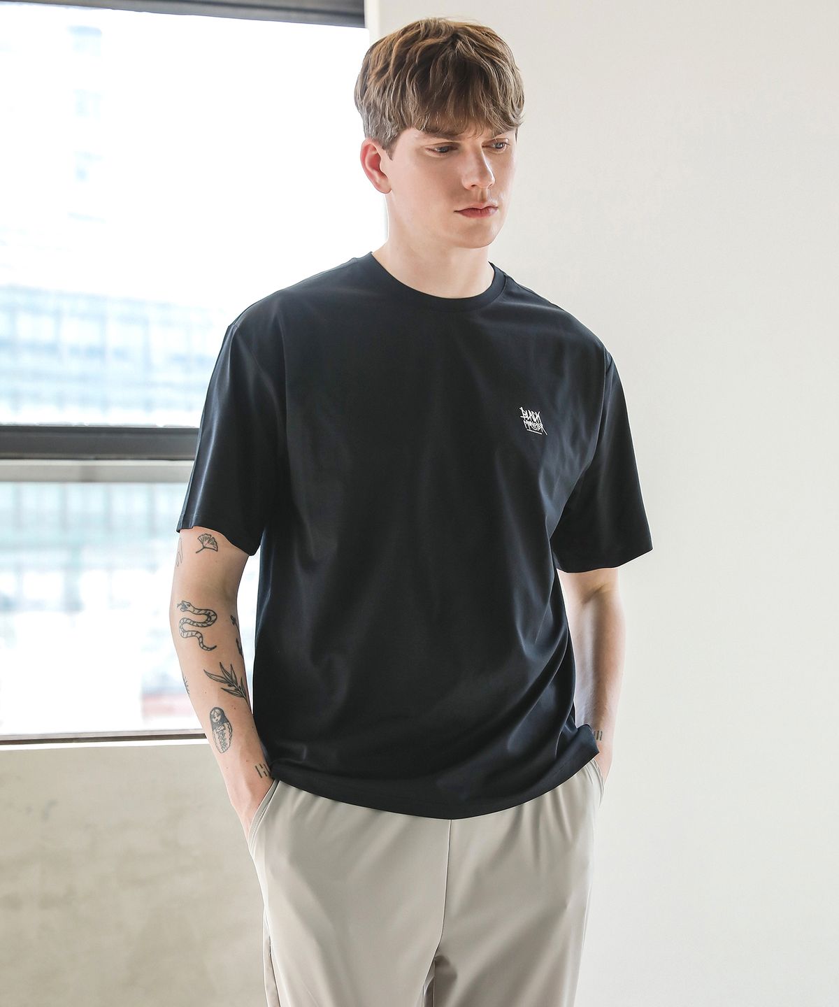 블랙몬스터핏(BLACK MONSTER FIT) 러닝 소로나  반팔 (BLACK) / BM220119