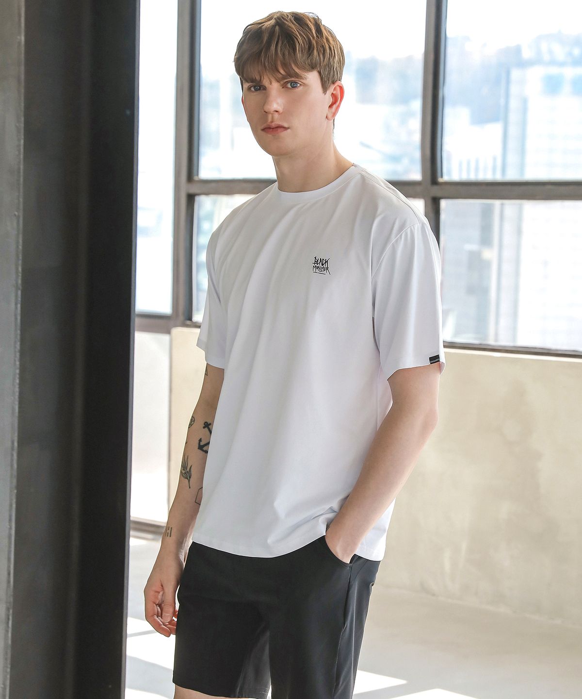블랙몬스터핏(BLACK MONSTER FIT) 러닝 소로나  반팔 (WHITE) / BM220119