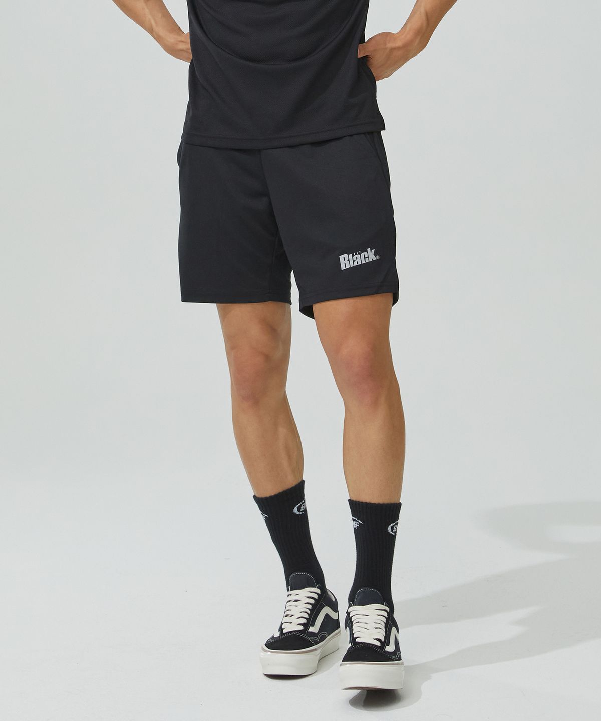 블랙몬스터핏(BLACK MONSTER FIT) 블랙 실버 레터링 니트 숏 팬츠 (BLACK) / BM190403