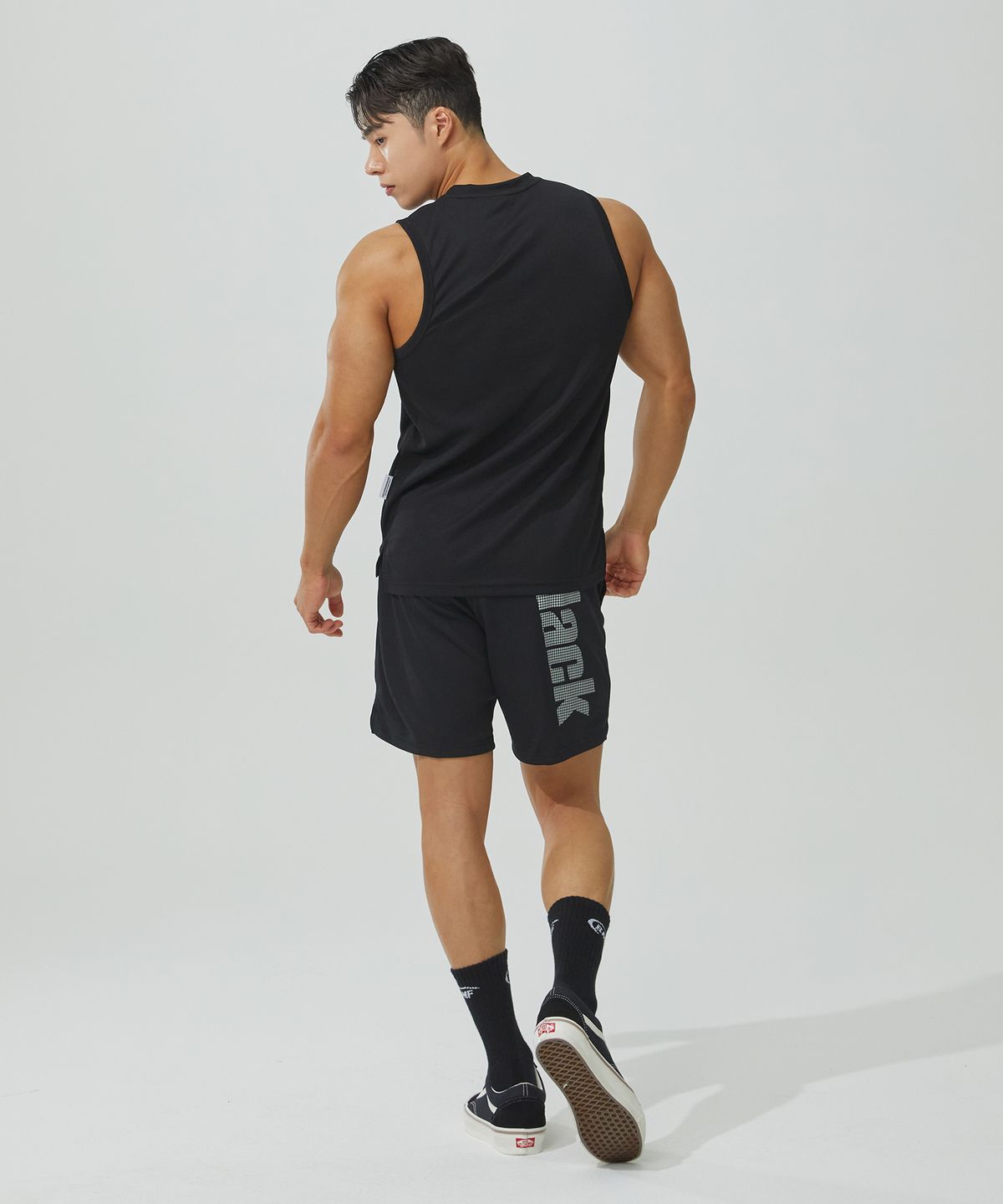 블랙몬스터핏(BLACK MONSTER FIT) 블랙 실버 레터링 니트 숏 팬츠 (BLACK) / BM190403