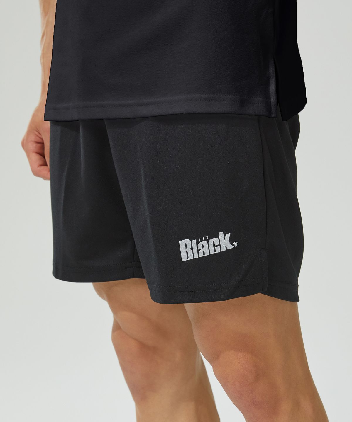 블랙몬스터핏(BLACK MONSTER FIT) 블랙 실버 레터링 니트 숏 팬츠 (BLACK) / BM190403