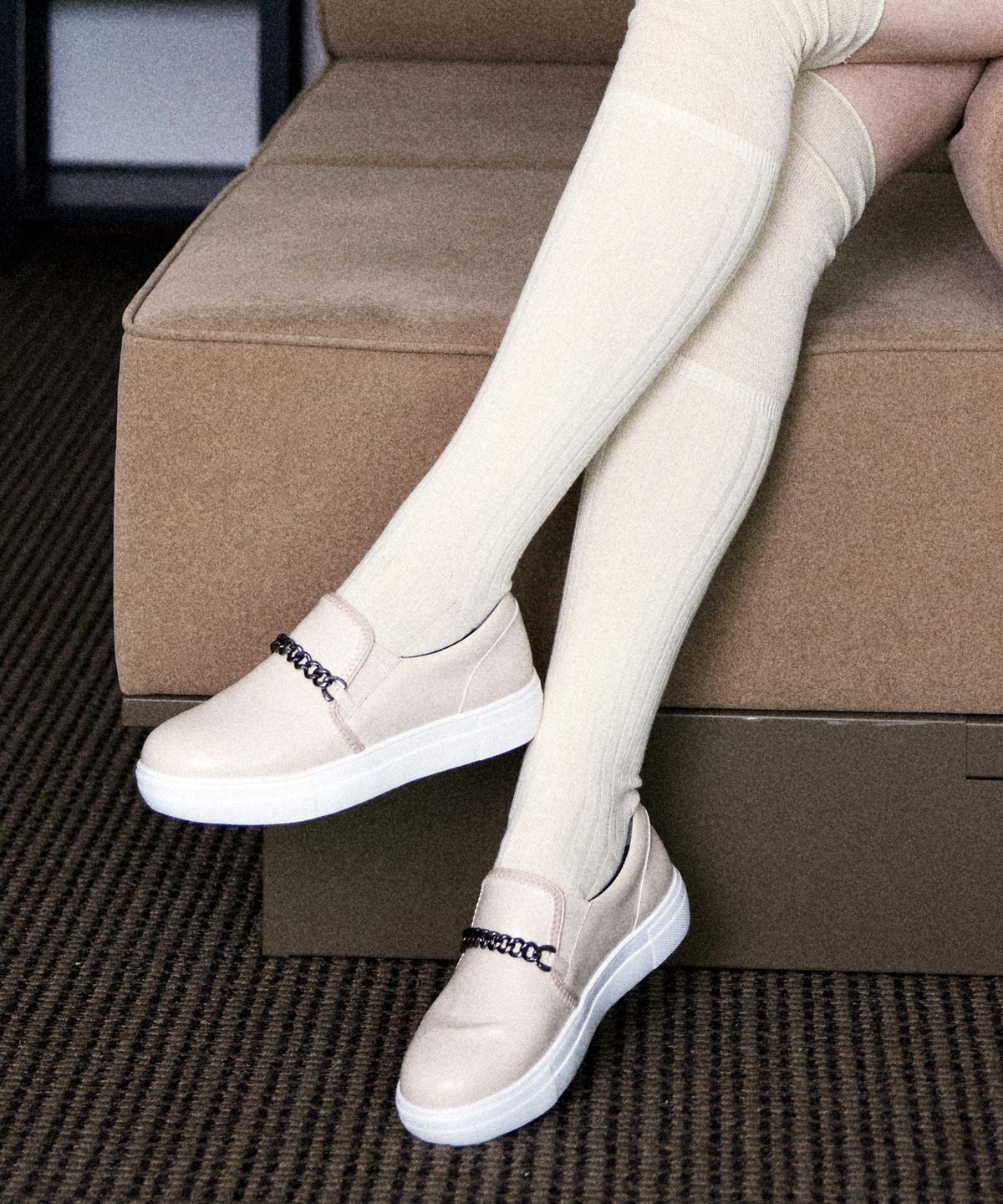 세스띠(CESTI) 스몰 체인 디테일 슬립온 (2COLOR)
