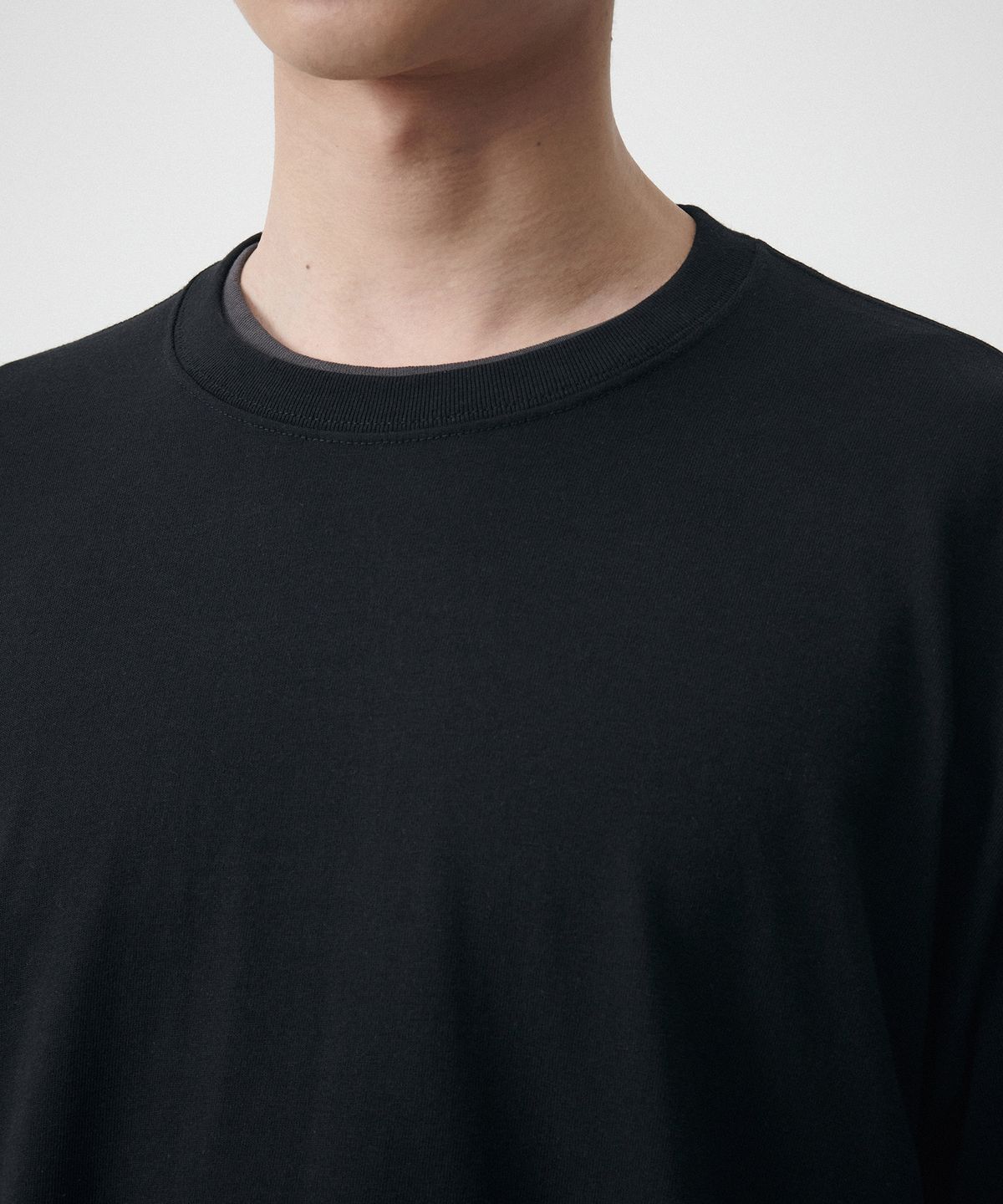 무신사 스탠다드(MUSINSA STANDARD) 오버사이즈 롱 슬릿 티셔츠 [블랙]