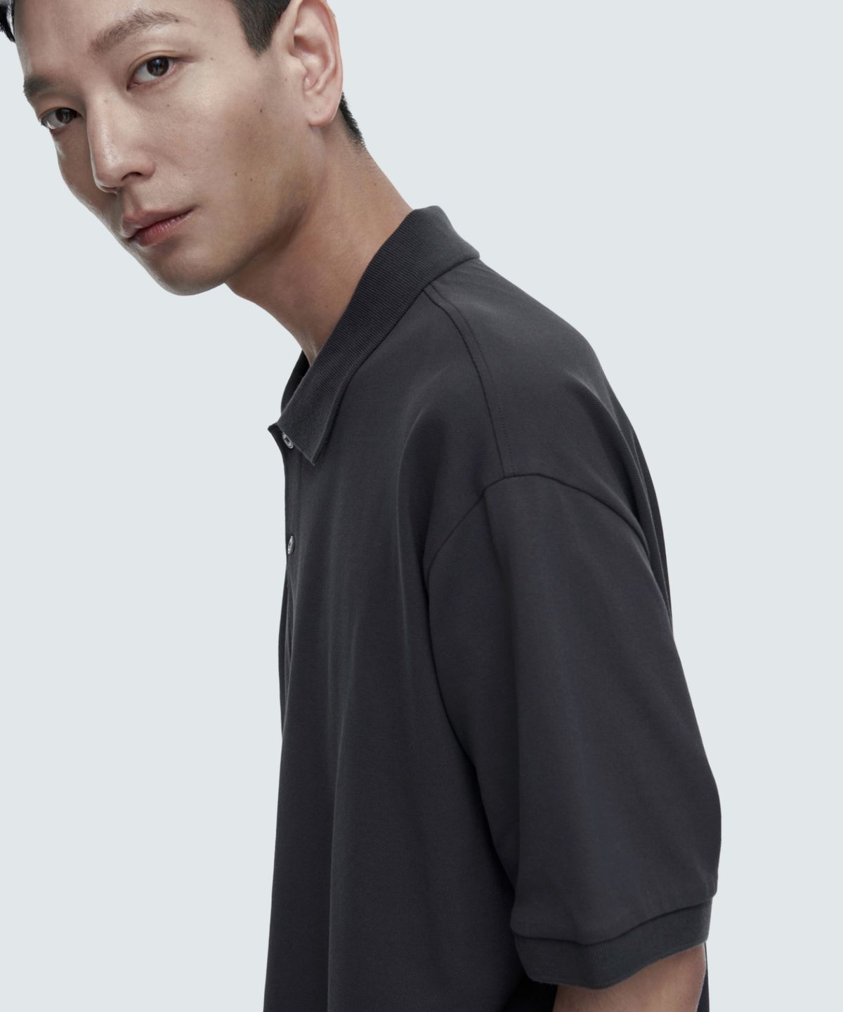 무신사 스탠다드(MUSINSA STANDARD) [쿨탠다드] 릴렉스 핏 피케 폴로 셔츠 [다크 그레이]