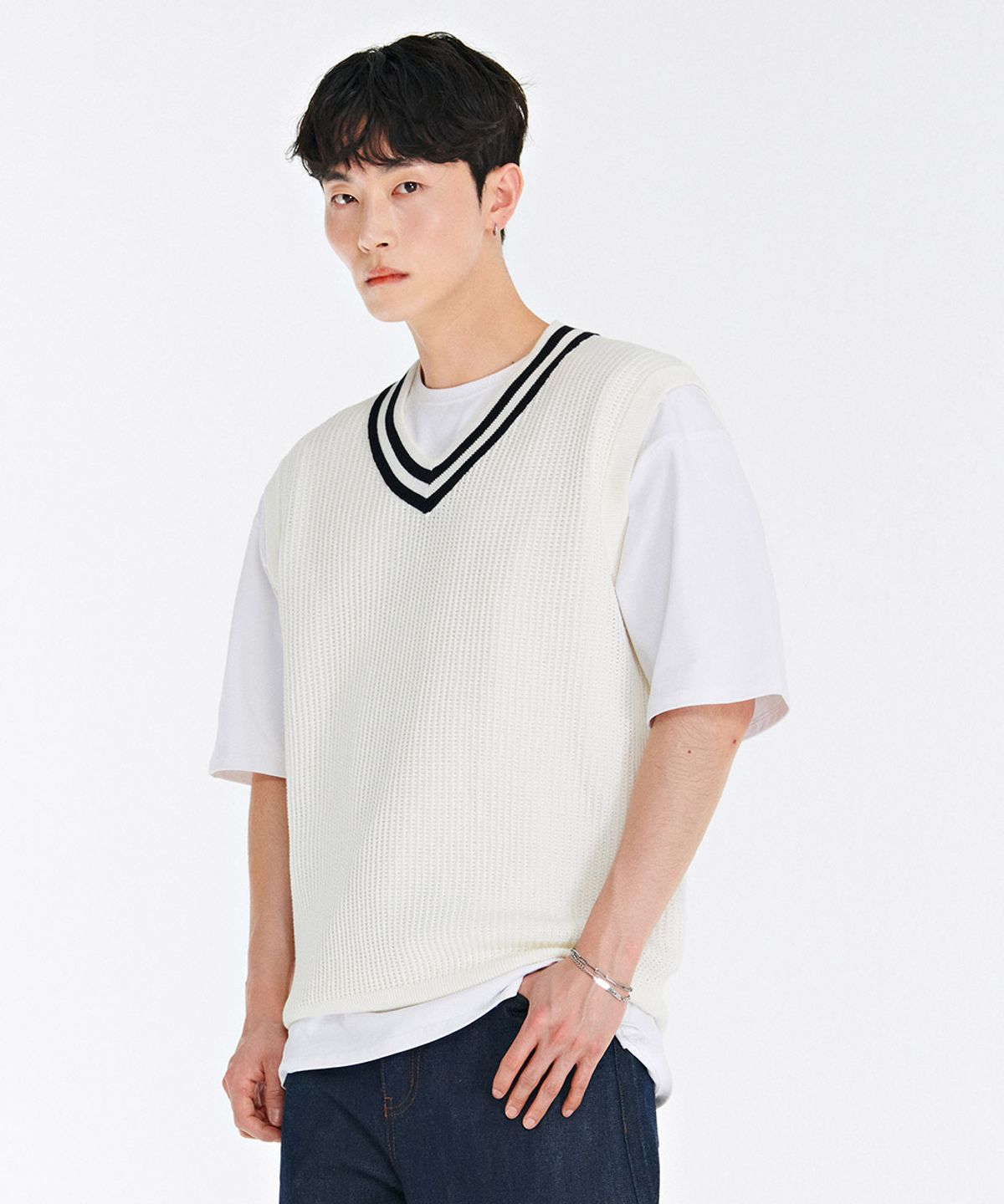 체이스컬트(CHASECULT) 남성 배색 브이넥 베스트-CARK7311B0A
