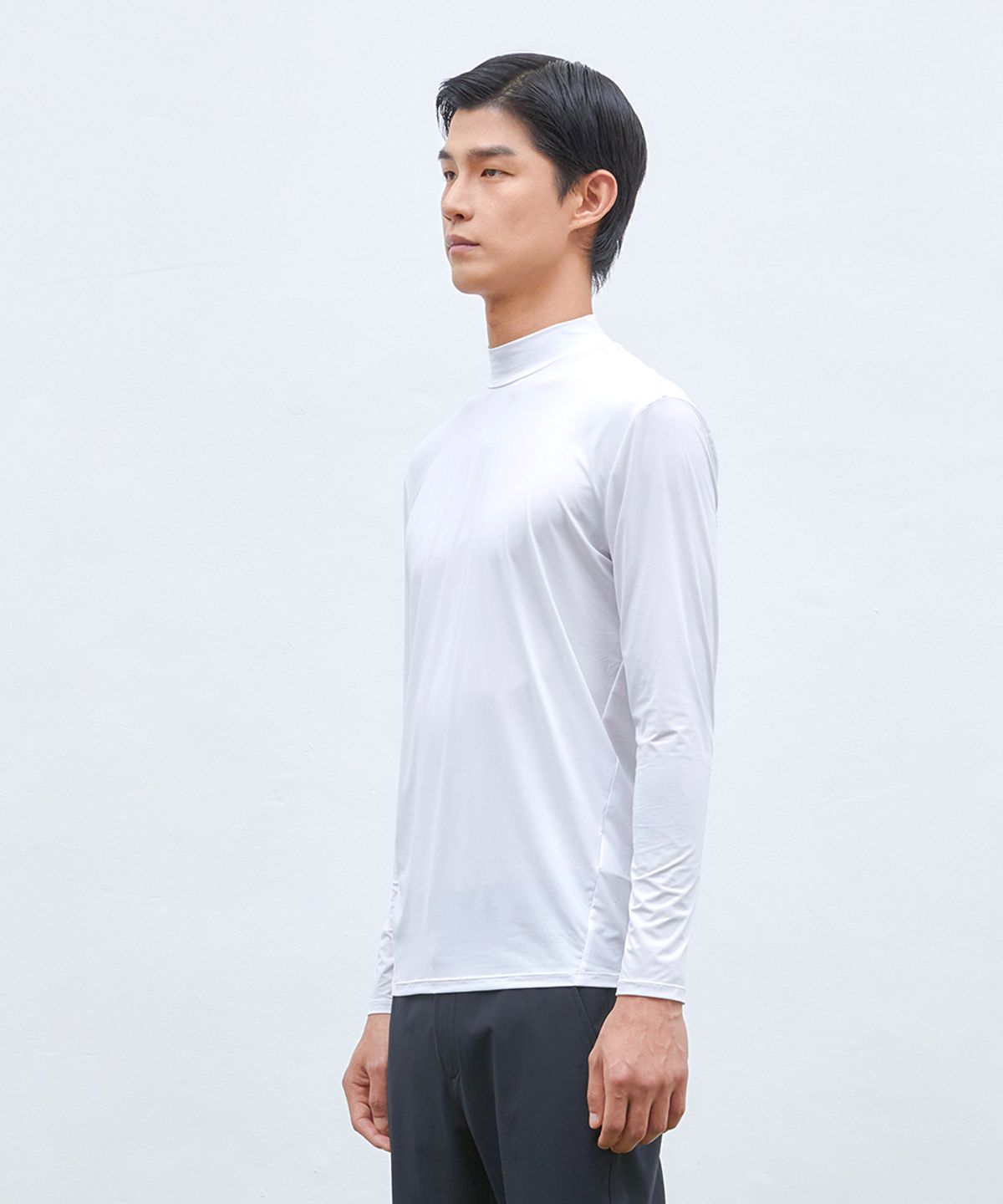 무신사 스탠다드 스포츠(MUSINSA STANDARD SPORTS) 콜드테크 무브라이트 스탠넥 베이스레이어 롱슬리브 (2color)