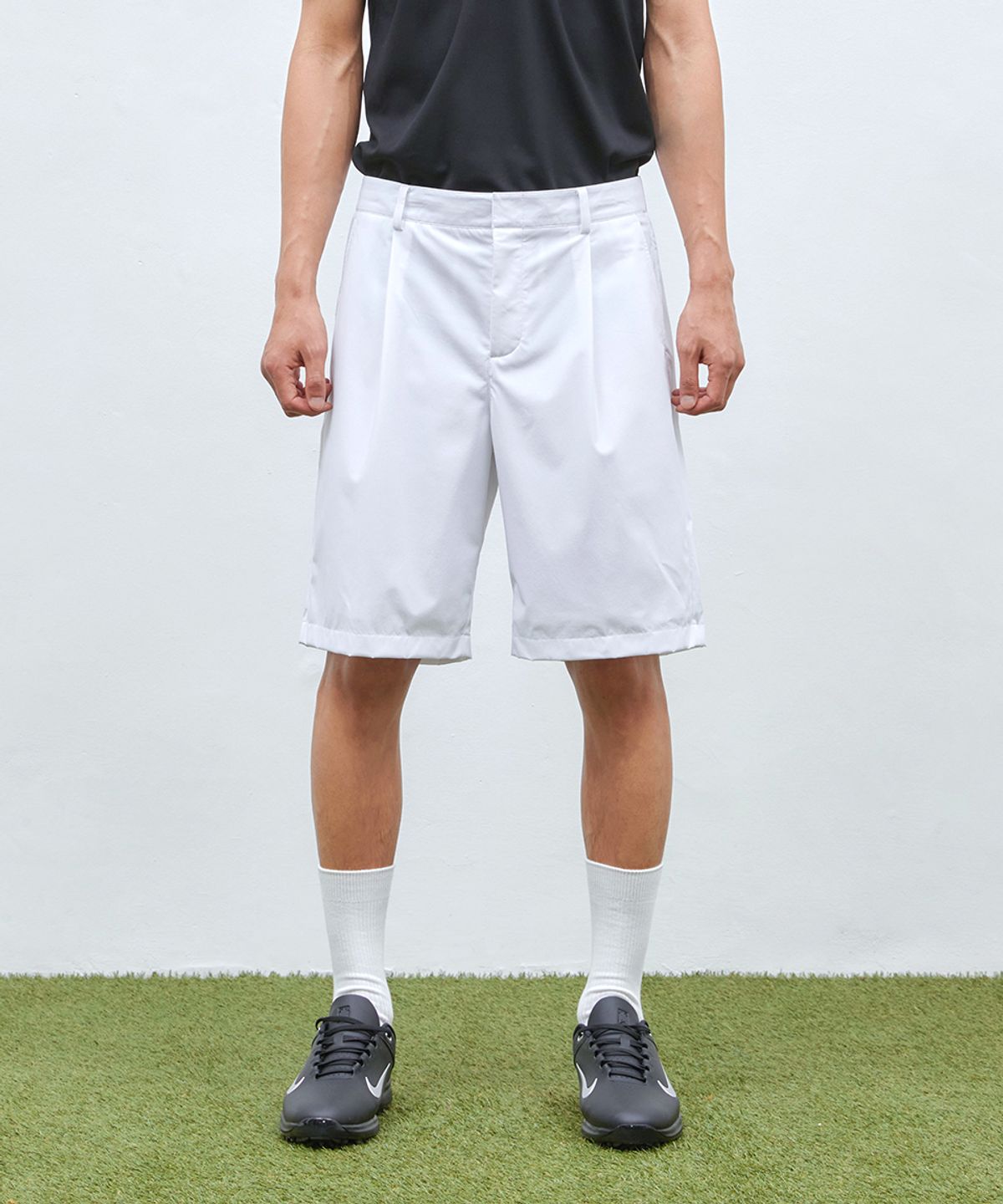 무신사 스탠다드 스포츠(MUSINSA STANDARD SPORTS) 무브쉘 핀턱 버뮤다 쇼츠 (2color)