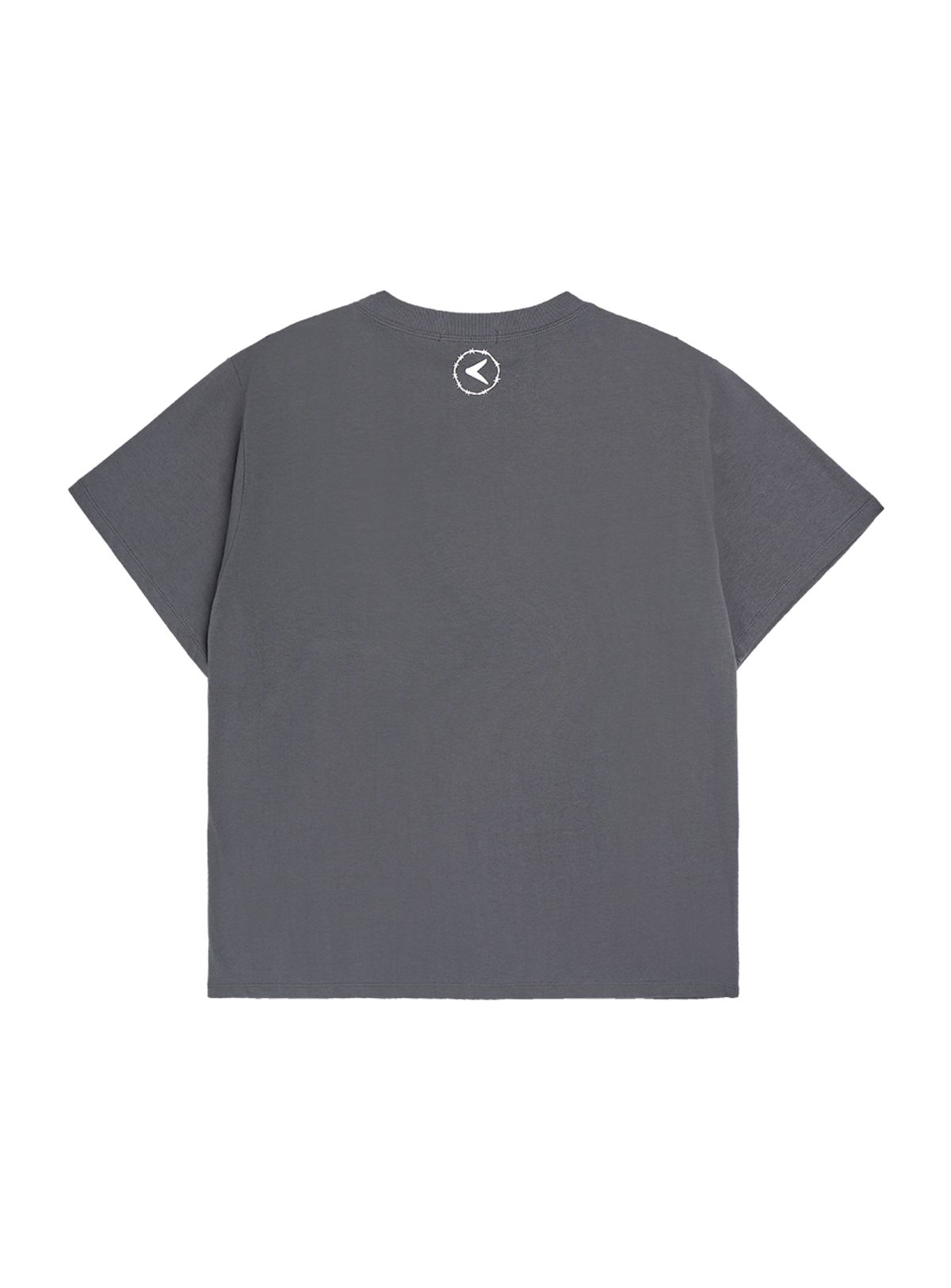 인터레스트(INTEREST) HEART WIRE SLOGAN OVERFIT TOP_CHACOAL