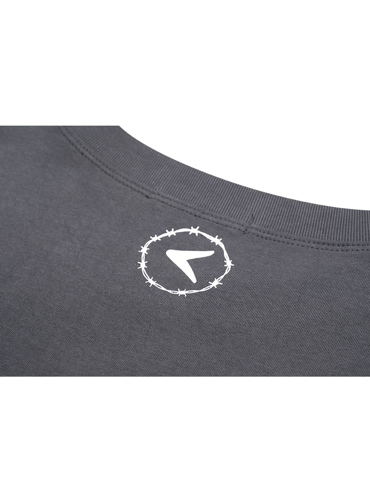 인터레스트(INTEREST) HEART WIRE SLOGAN OVERFIT TOP_CHACOAL