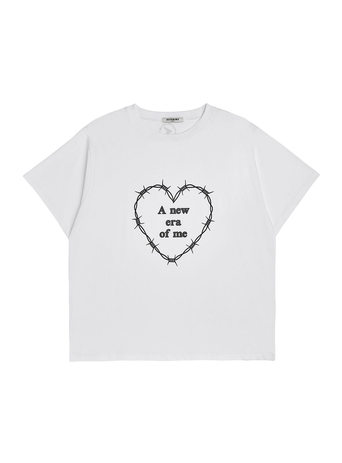 인터레스트(INTEREST) HEART WIRE SLOGAN OVERFIT TOP_WHITE
