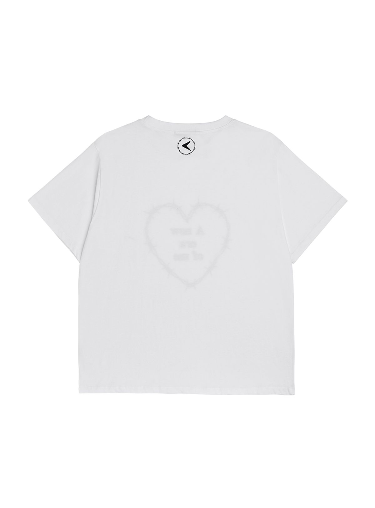 인터레스트(INTEREST) HEART WIRE SLOGAN OVERFIT TOP_WHITE