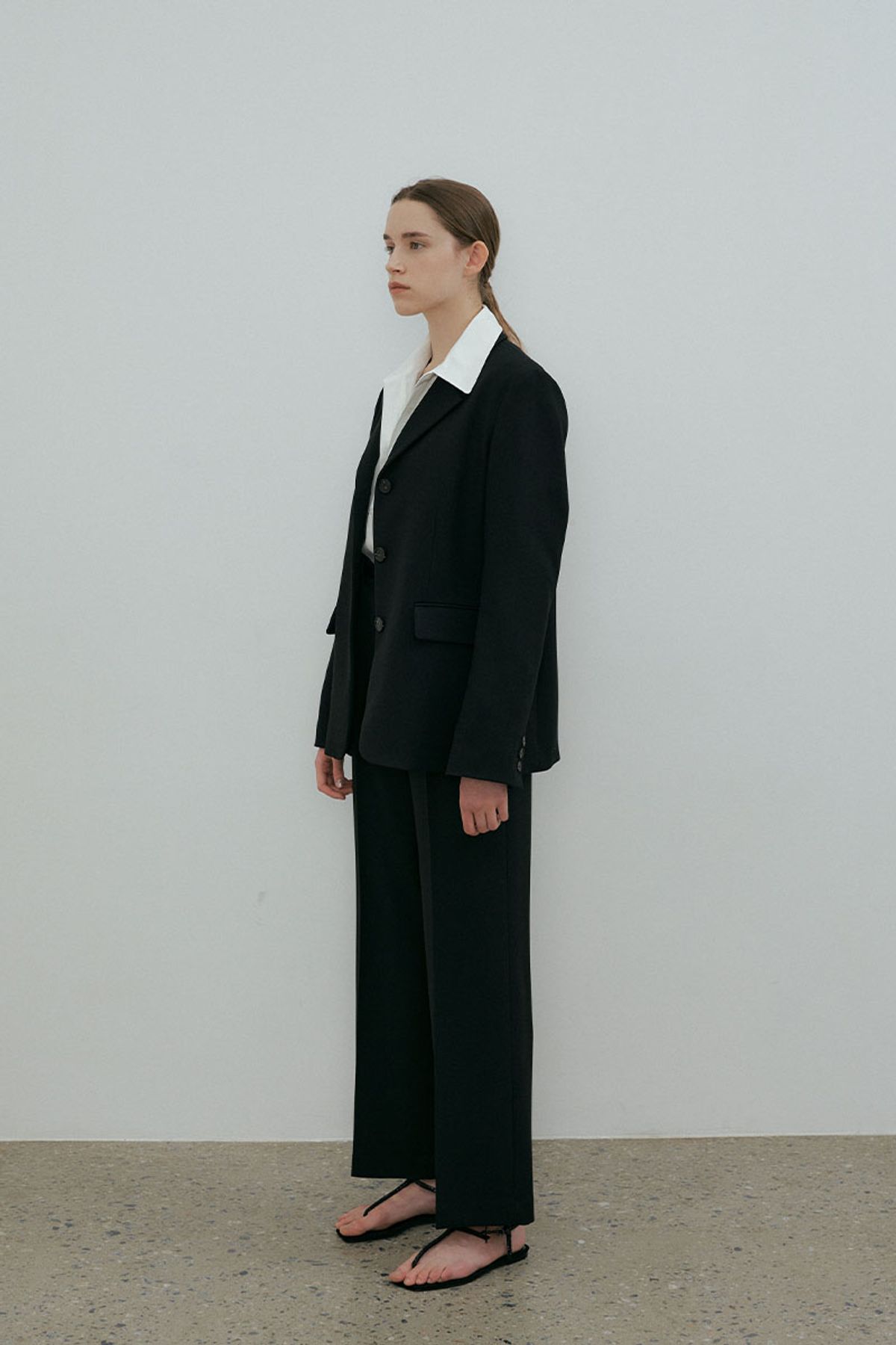 더페니(THE PENNY) THREE BUTTON JACKET - Black