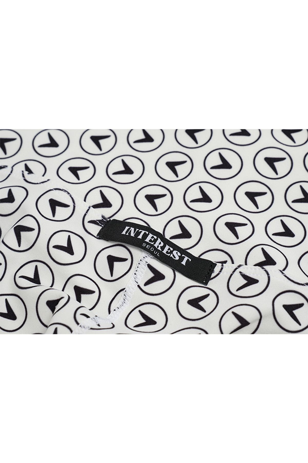 인터레스트(INTEREST) INTEREST LOGO DIGITAL PRINT HALF LEGGINGS_WHITE