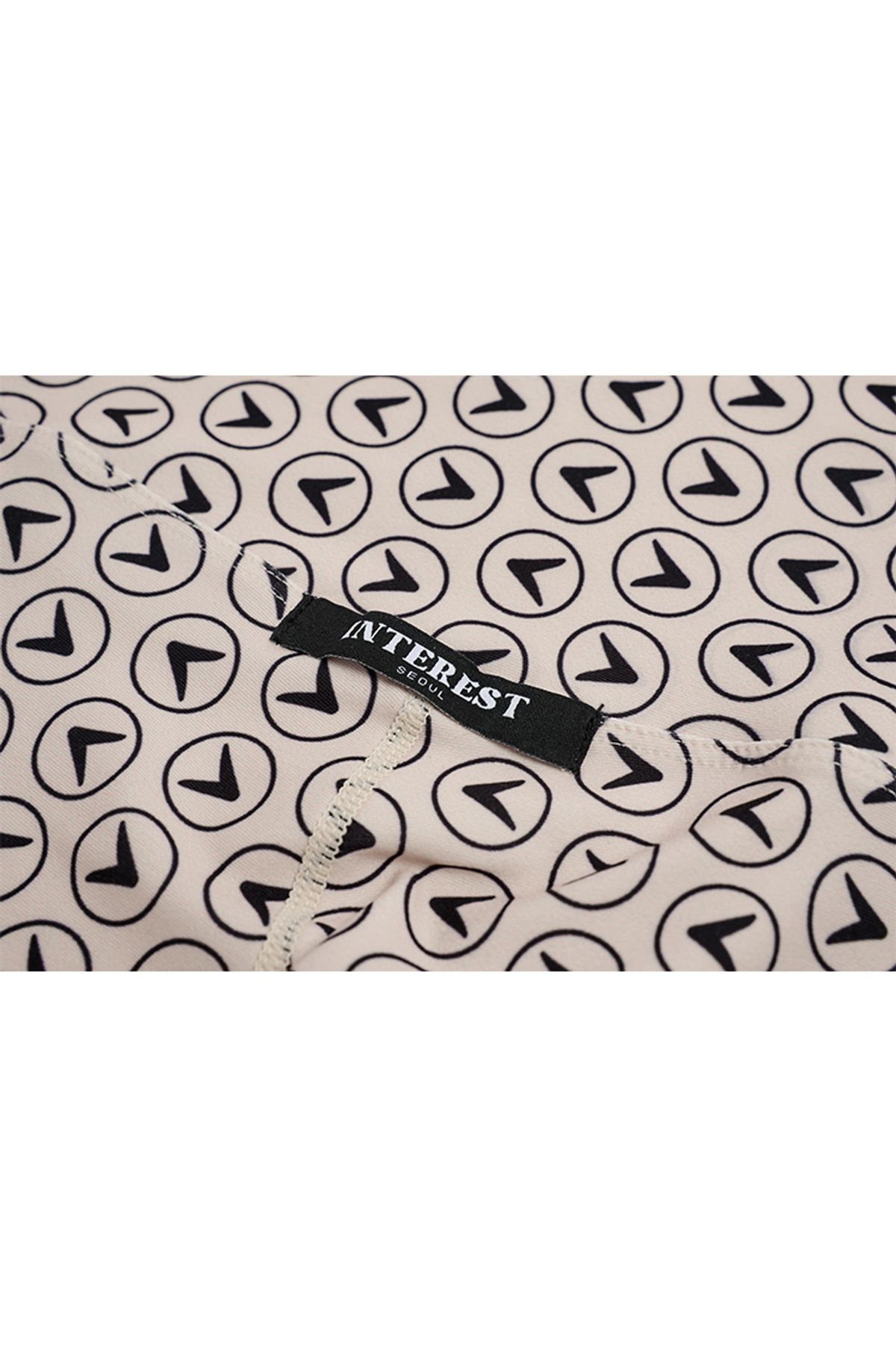 인터레스트(INTEREST) INTEREST LOGO DIGITAL PRINT HALF LEGGINGS_BEIGE