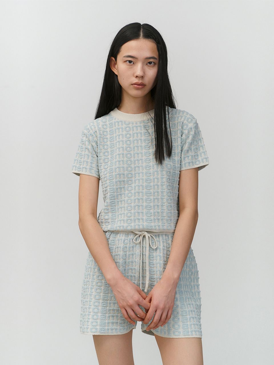 【AMOMENTO】BOUCLE LOGO TOP_SKY BLUE MUSINSA公式 | AMOMENTO BOUCLE LOGO TOP_SKY BLUE