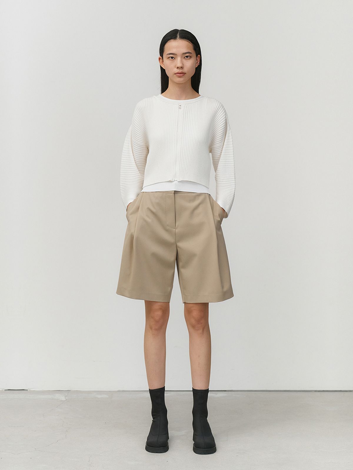 아모멘토(AMOMENTO) GARCONNE SHORTS_BEIGE