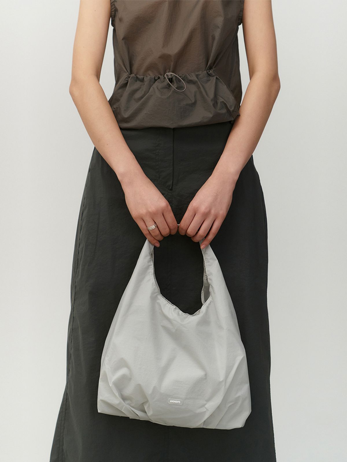 아모멘토(AMOMENTO) RIPSTOP SHIRRING BAG_GREY