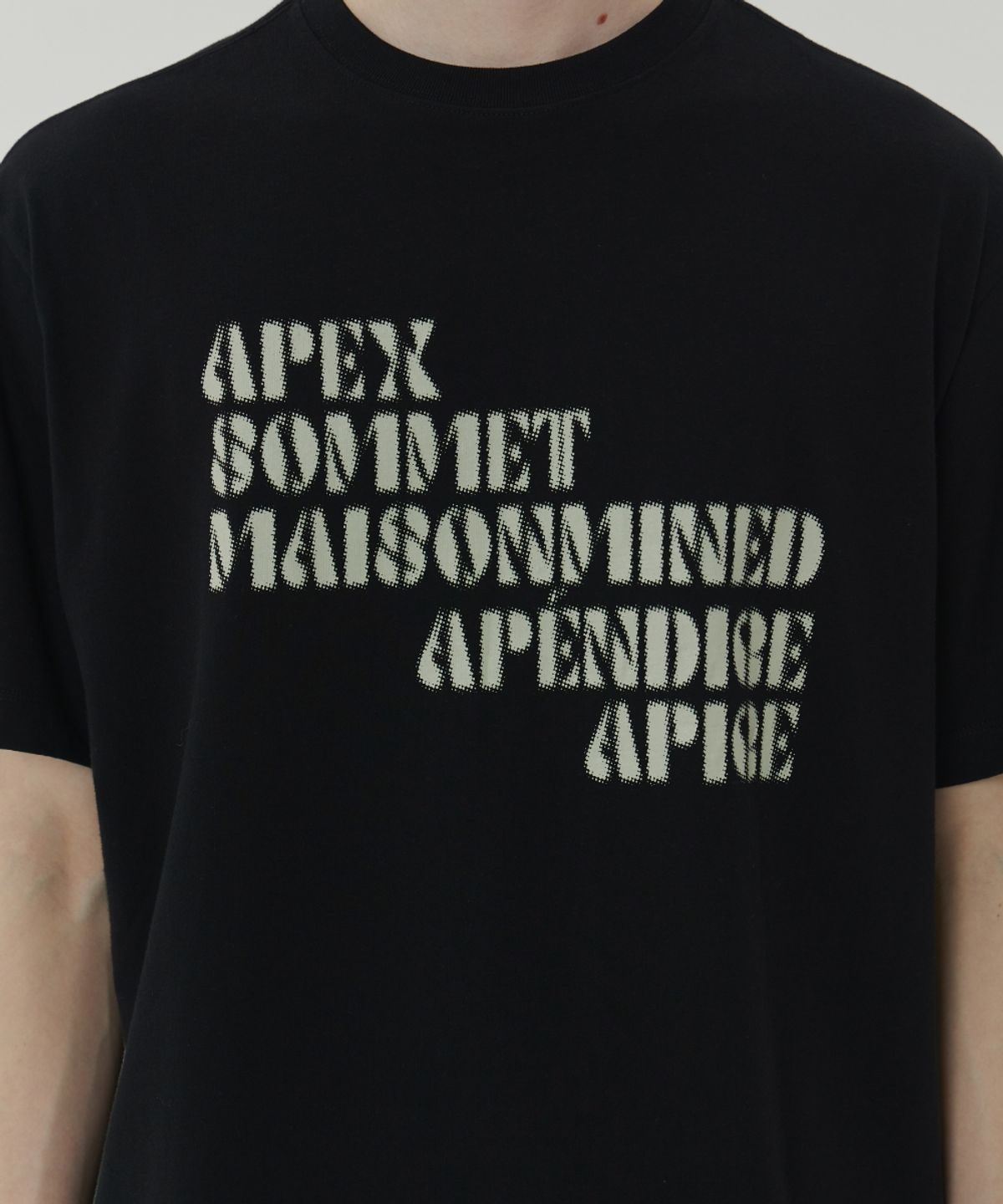 메종미네드(MAISON MINED) APEX COMMET HALF T BLACK