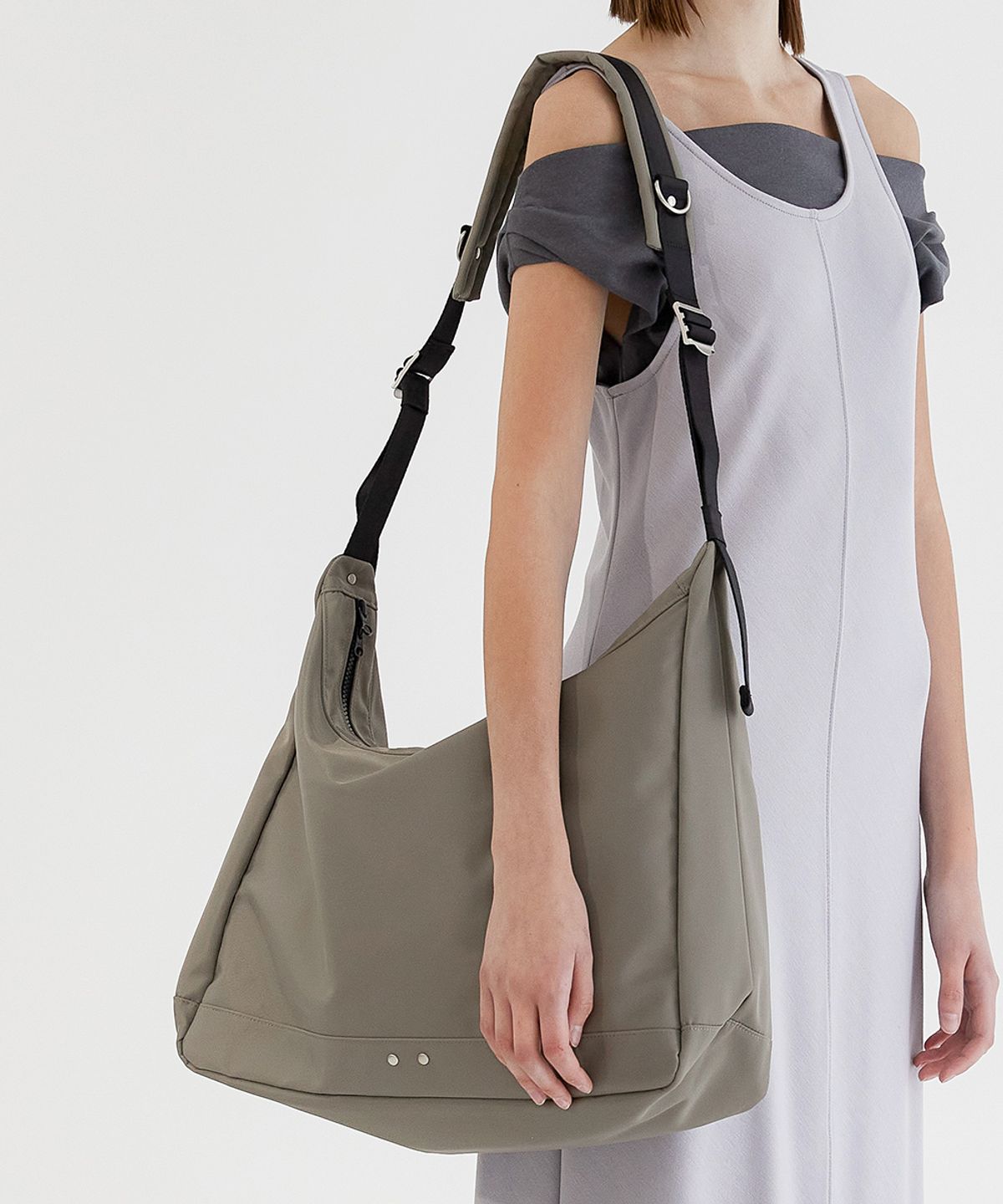 하이픈(HYPHEN) NYLON BIG MESSENGER BAG (B004_BEIGE)