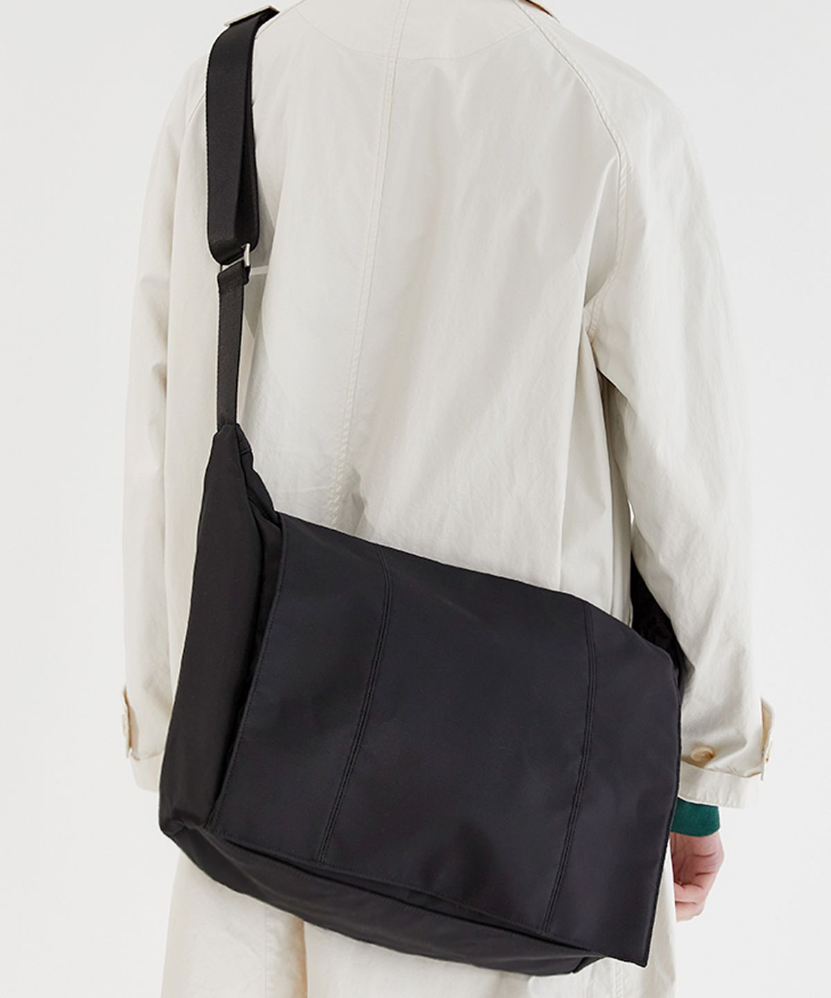 하이픈(HYPHEN) VERTICAL FLAP MESSENGER BAG (B005_BLACK)