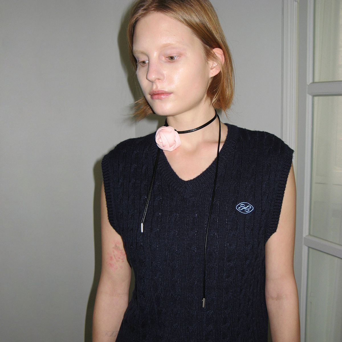 시눈(SINOON) FISHER SLIT CABLE KNIT VEST (NAVY)