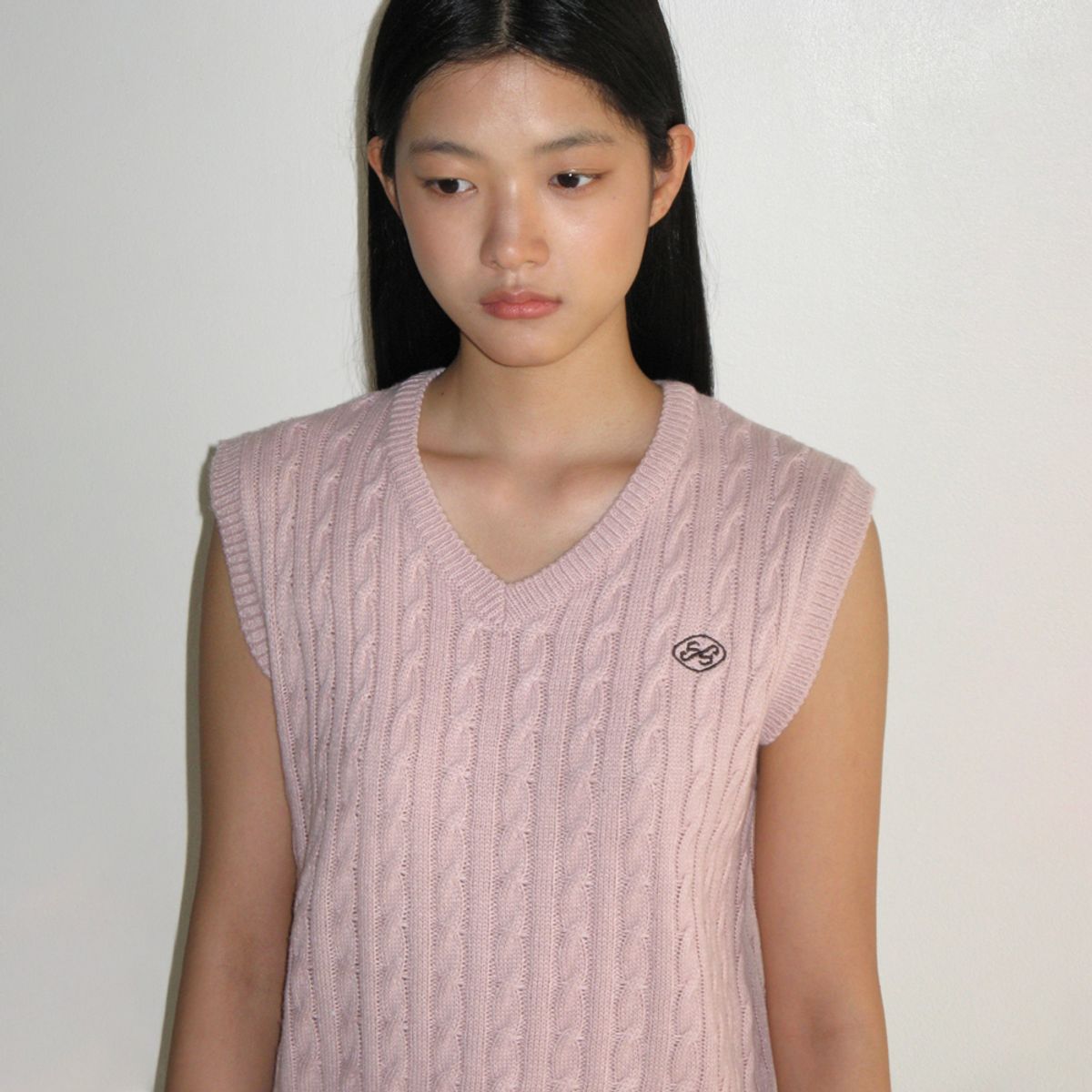 시눈(SINOON) FISHER SLIT CABLE KNIT VEST (BABY PINK)