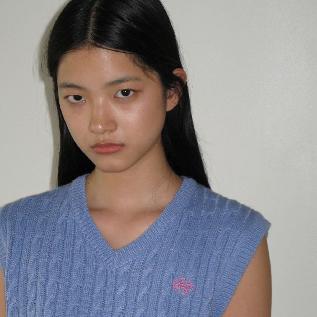 시눈(SINOON) FISHER SLIT CABLE KNIT VEST (SKY BLUE)