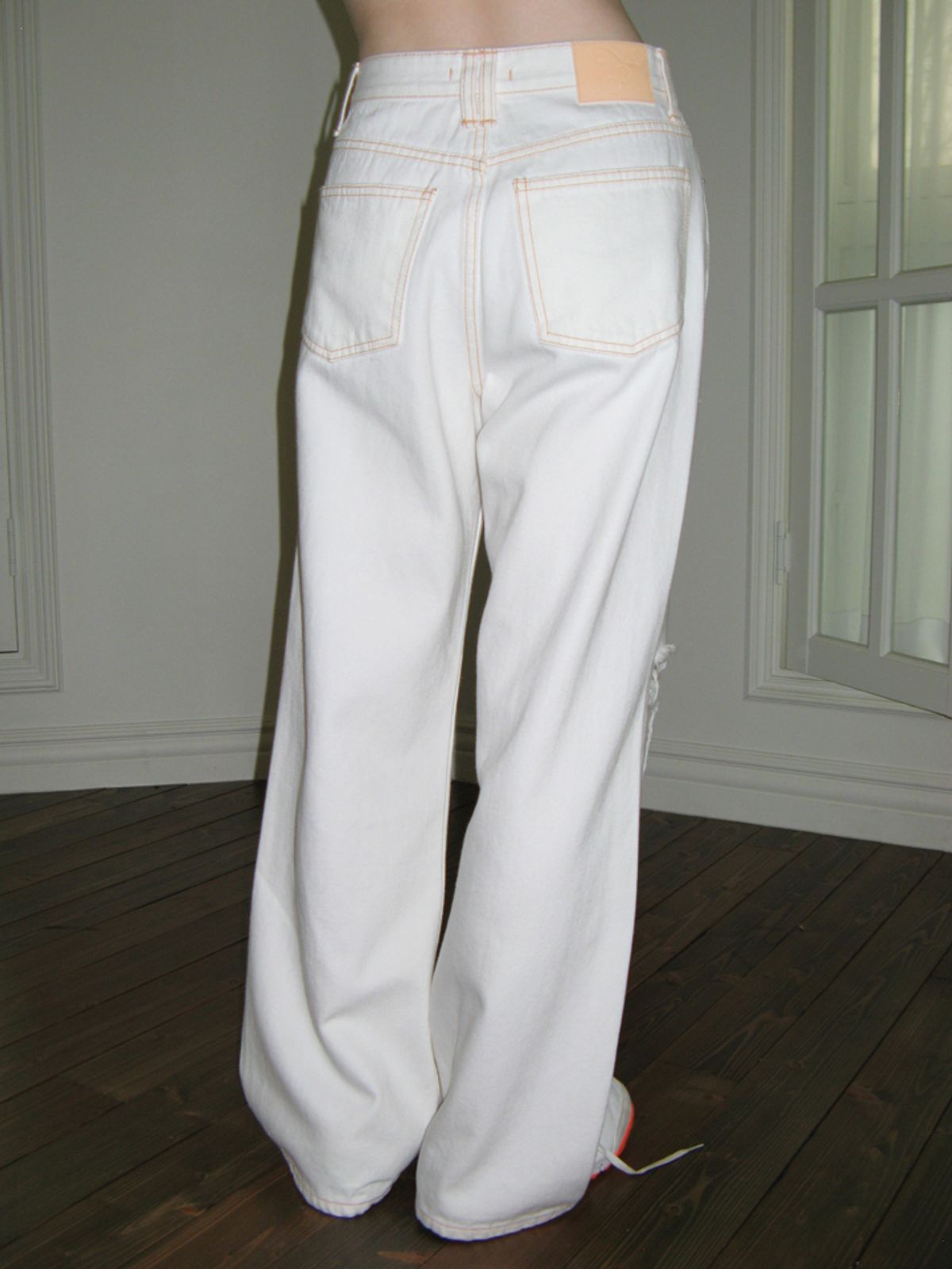 시눈(SINOON) WASHED DAMAGE DENIM PANTS (OFF WHITE)