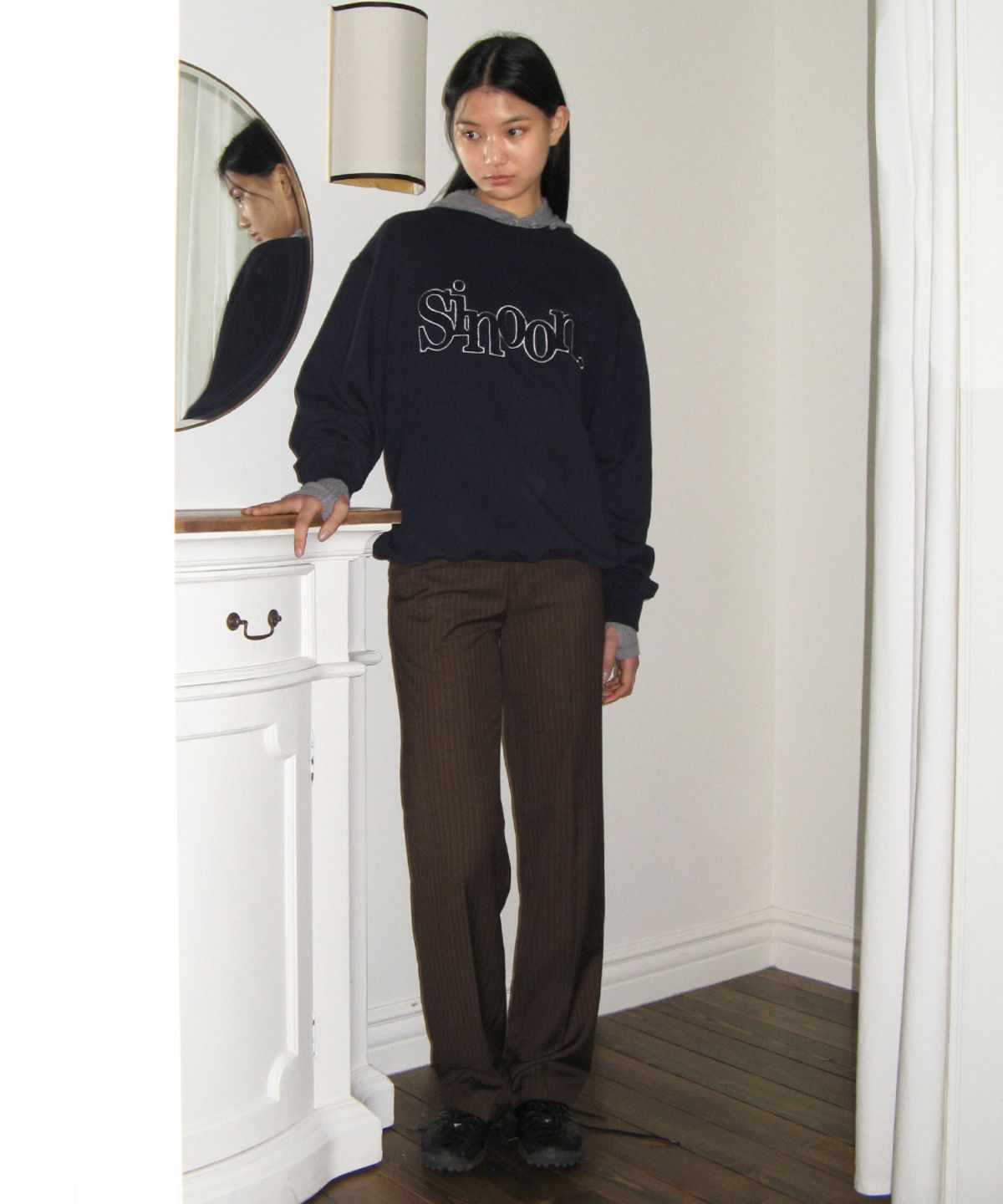 시눈(SINOON) BOUCLE LOGO SWEATSHIRT (NAVY)