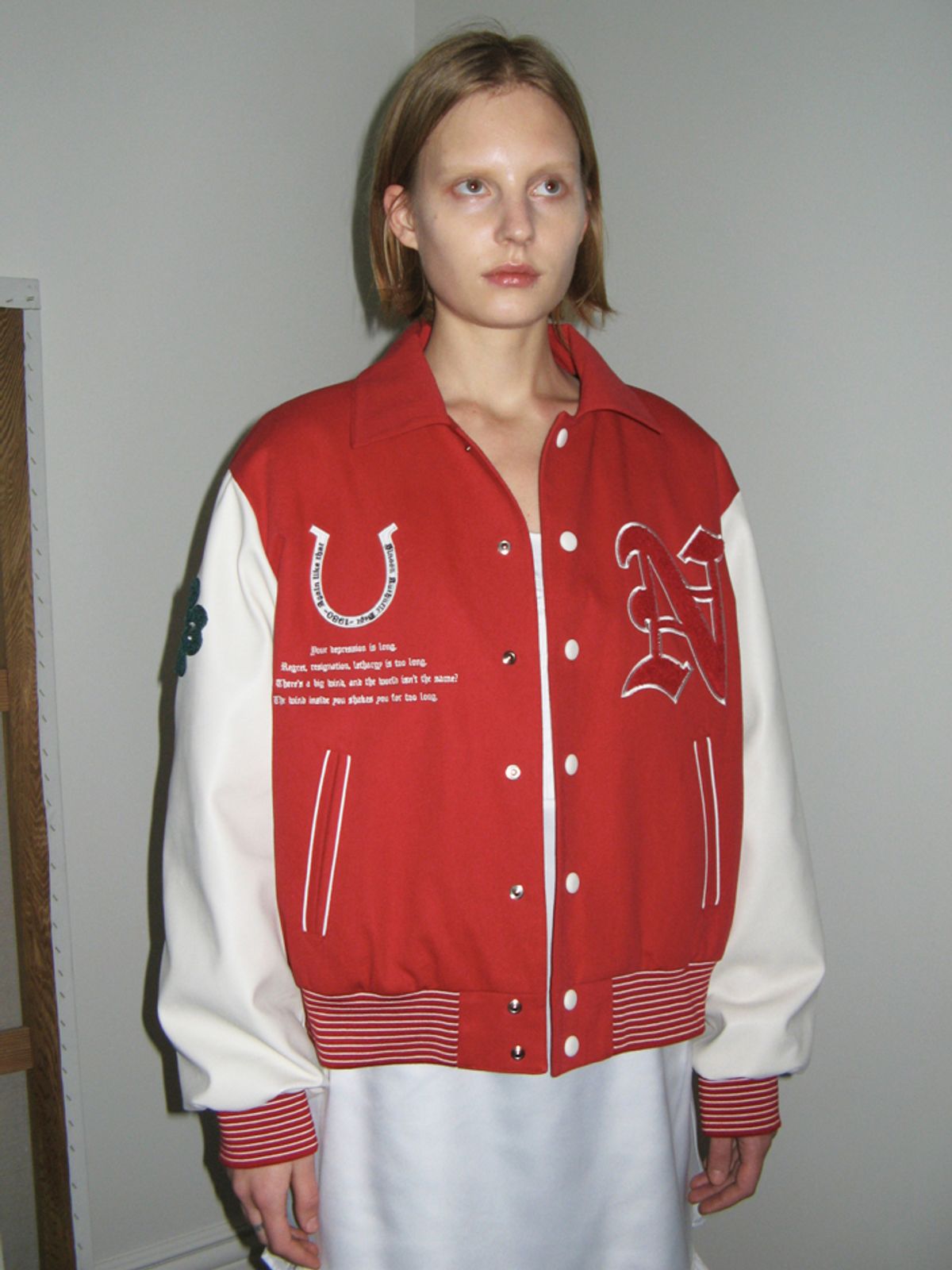 시눈(SINOON) LUCKY STAMP VARSITY JACKET (RED)