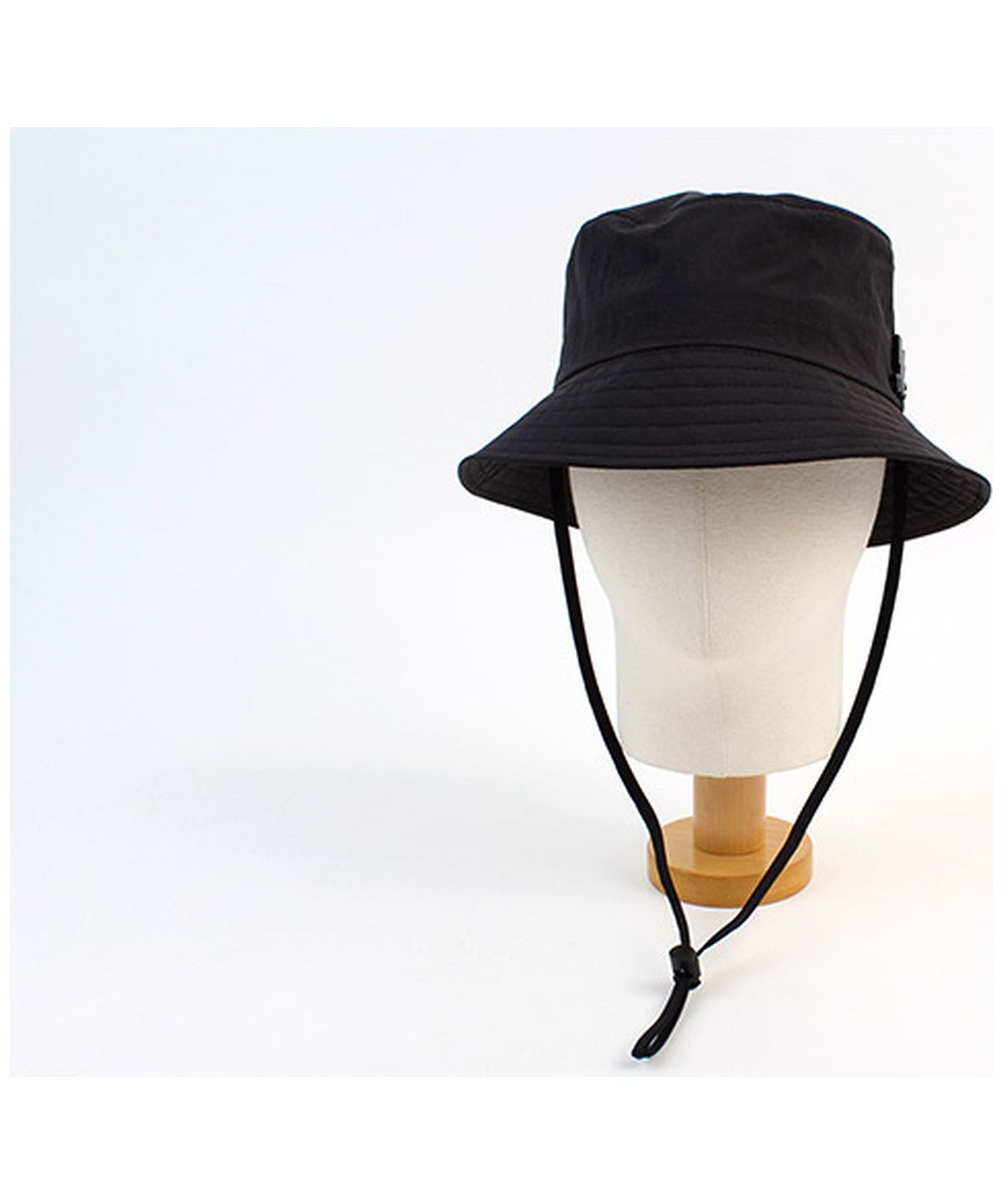 유니버셜 케미스트리(UNIVERSAL CHEMISTRY) String Black Poly Bucket Hat 폴리버킷햇